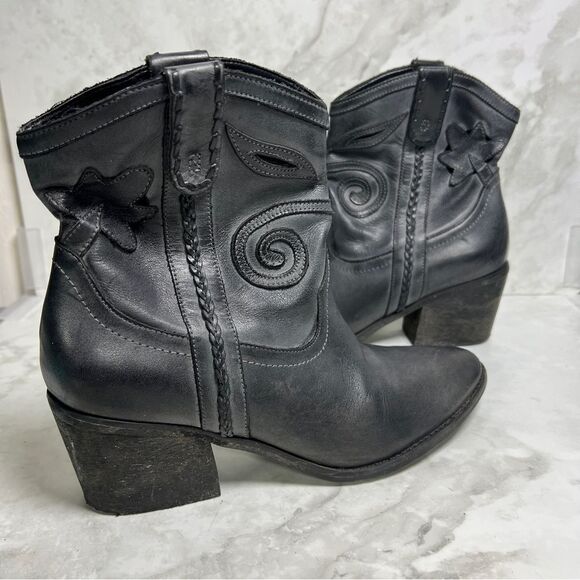 Carlos by Carlos Santana Austin Women's Western Cut Out Ankle Boot - Picture 5 of 5